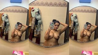 Beautiful Sexy Horny Mal – Showing Bathing Fingering